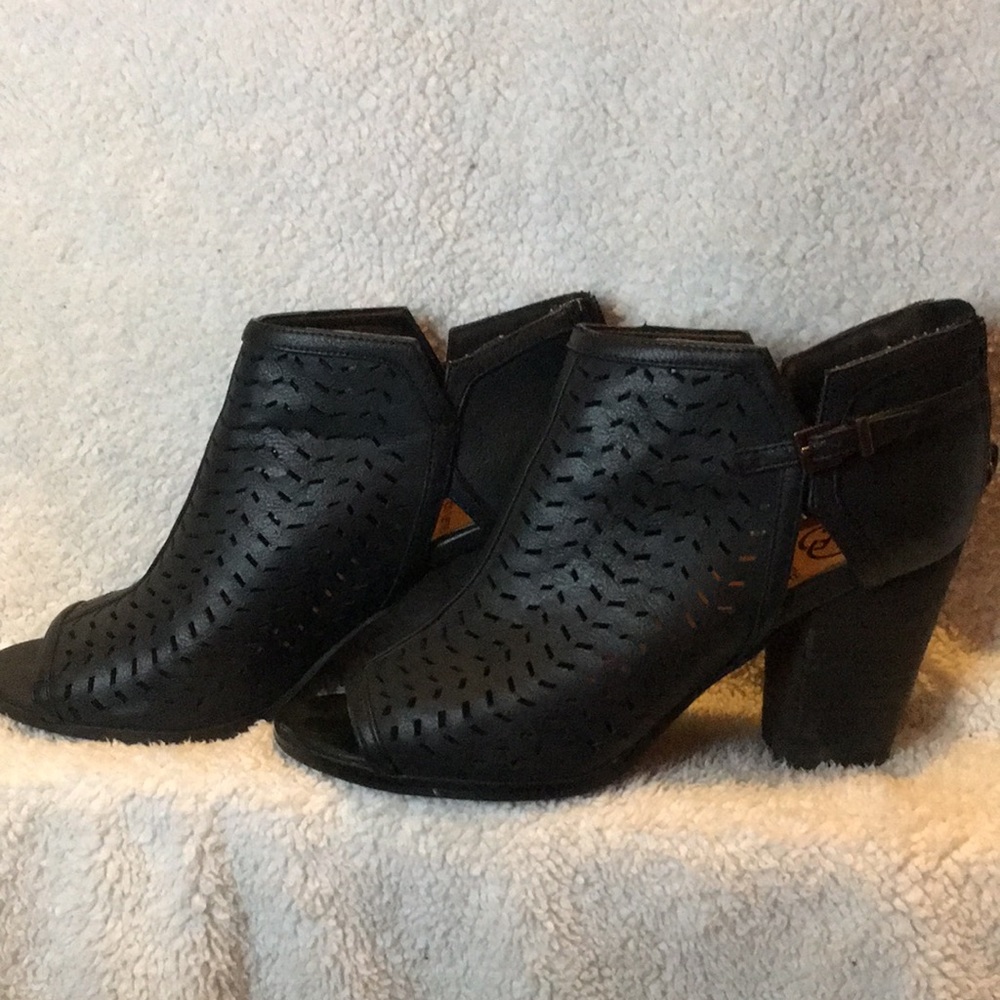 Daisy Fuentes Warren Peep Toe Block Heel Sandals